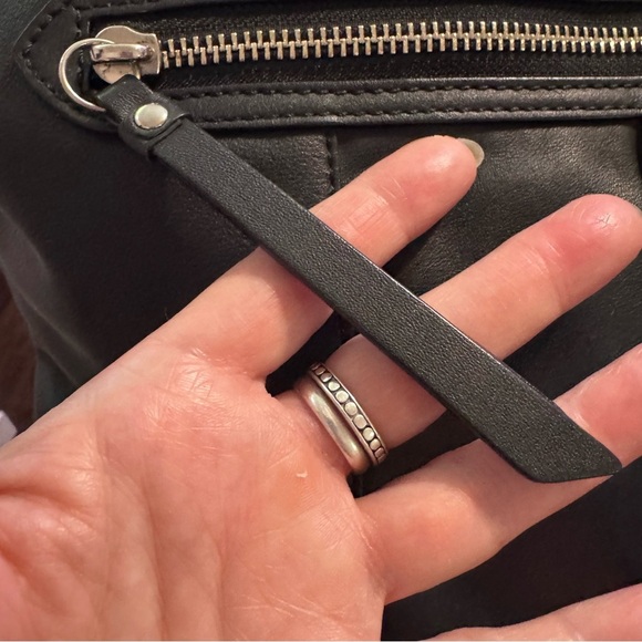 Coach Vintage Genuine Daisy Emma black buttery leather tote, branded logo charm - Picture 6 of 8